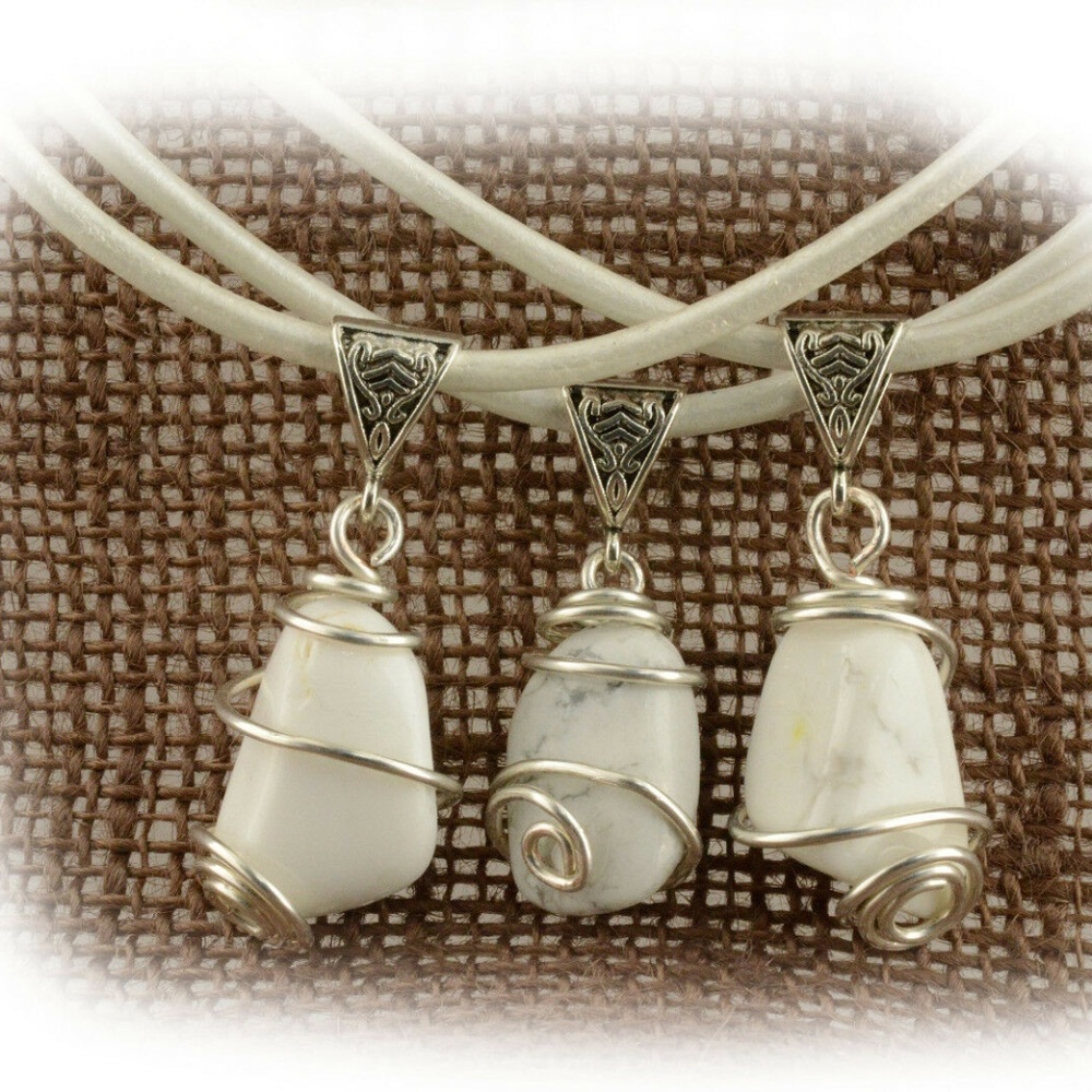 NWT White Howlite Wire Wrap Crystal Necklace